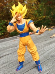 Dragonball Z: Super Saiyan Goku Figure